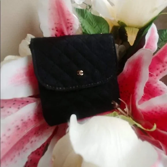 π₯Vintage Chanel Black Quilted Micro Mini Purse - Picture 2 of 12